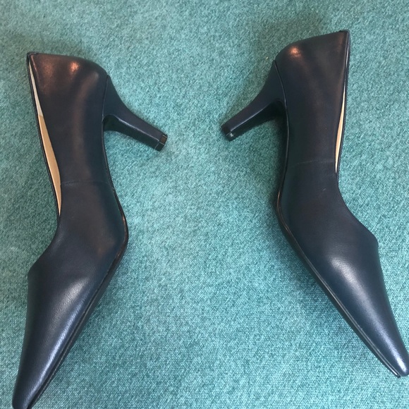 Navy Blue Pumps - Picture 3 of 4